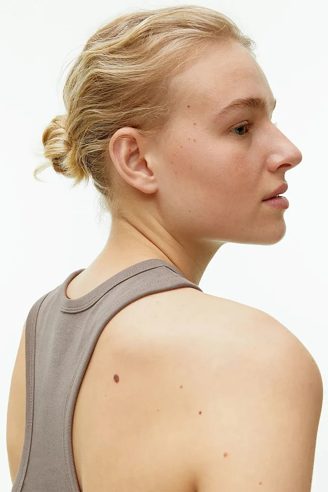 Топ в рубчик с вырезом-борцовкой ARKET