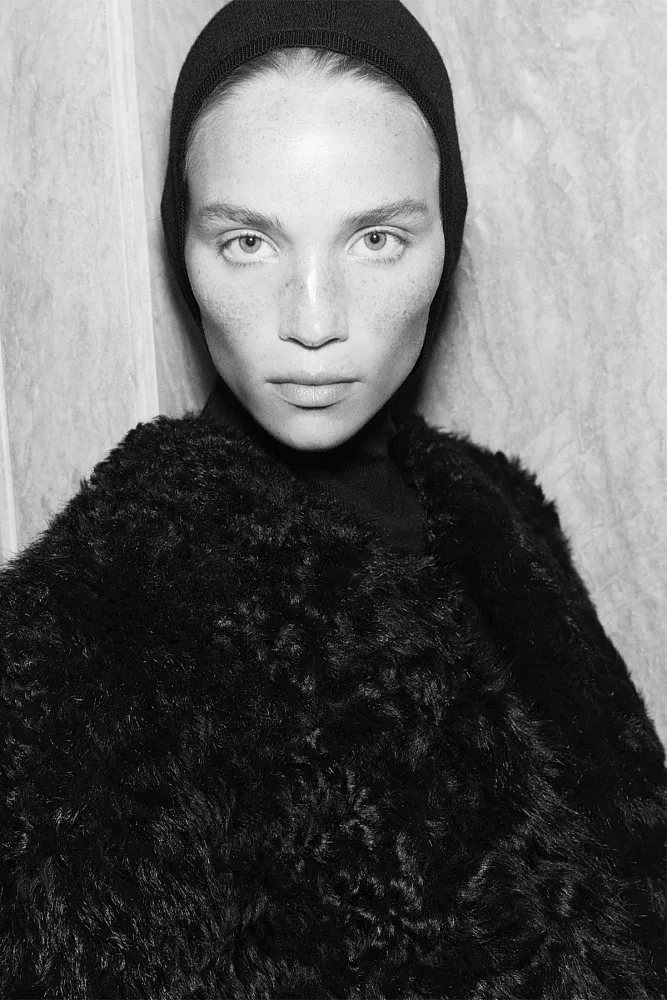 Шерстяное платье с капюшоном COS