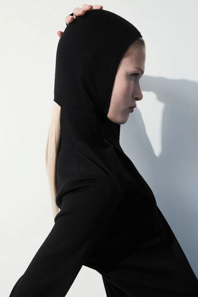 Шерстяное платье с капюшоном COS