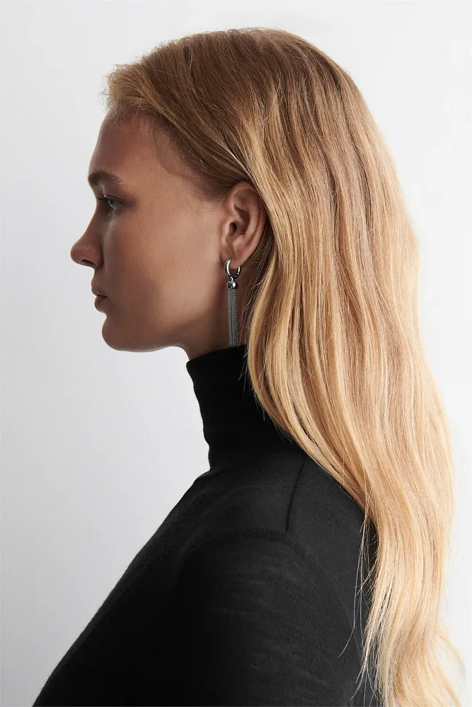 Серьги с цепочками COS