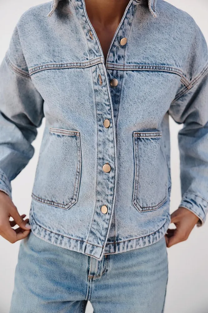 Джинсовая куртка с карманами ZARA