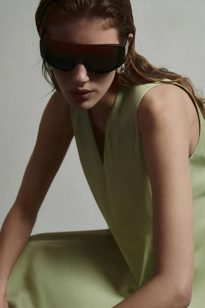 Объемное платье с v-образным вырезом COS