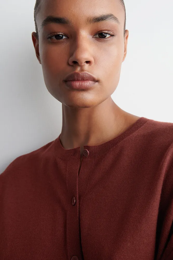 Кардиган из шерсти мериноса с закругленным кроем COS