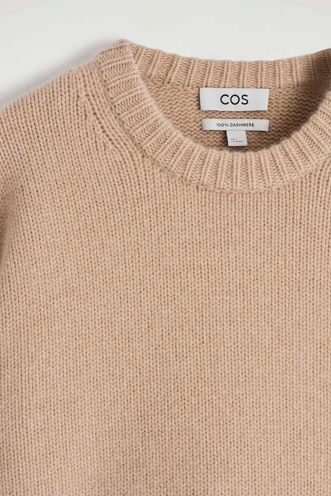 Джемпер из толстого кашемира COS