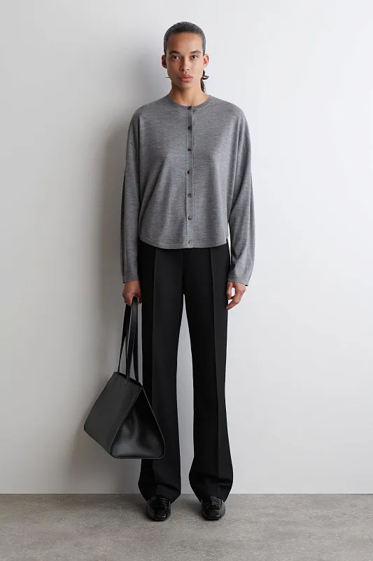 Кардиган из шерсти мериноса с закругленным кроем COS Кардиган из шерсти мериноса с закругленным кроем COS