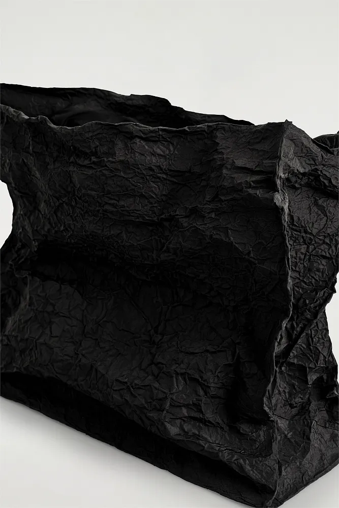 Большой клатч из мятой ткани COS