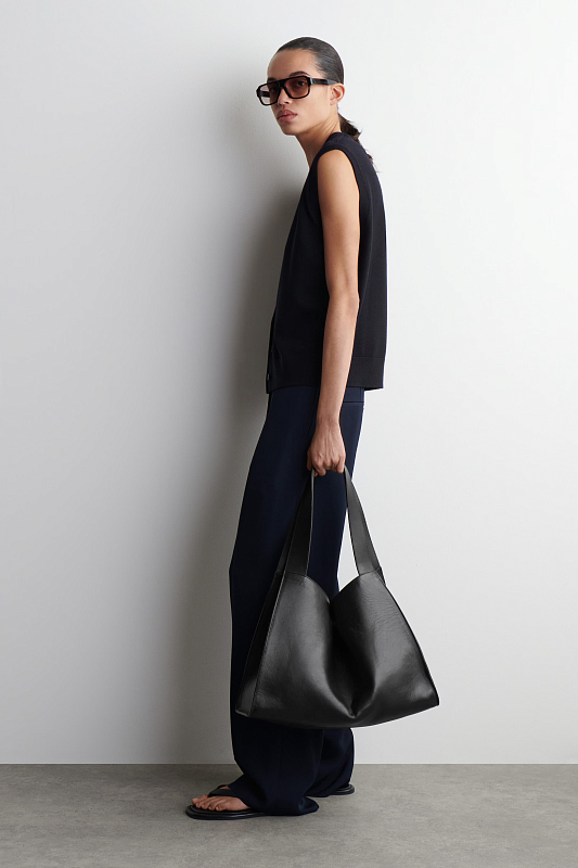 Жилет из мериносовой шерсти с V-образным вырезом COS Жилет из мериносовой шерсти с V-образным вырезом COS