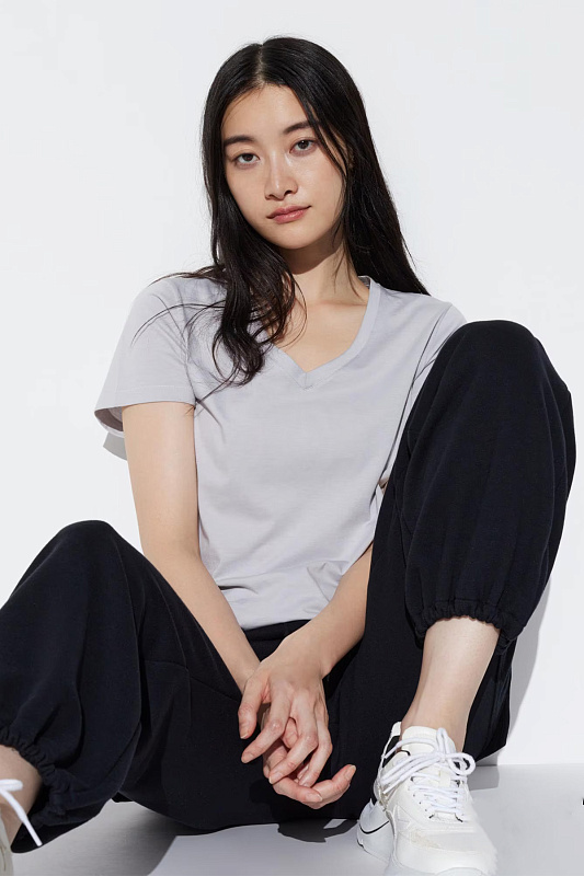 Футболка с V-образным вырезом Футболка с V-образным вырезом