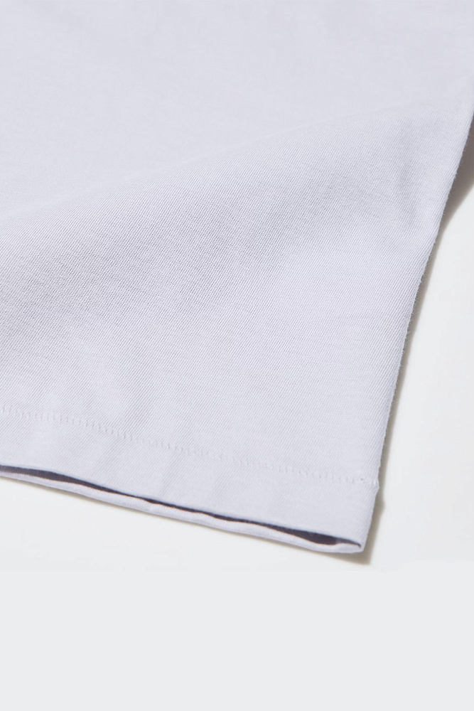 Футболка с V-образным вырезом UNIQLO