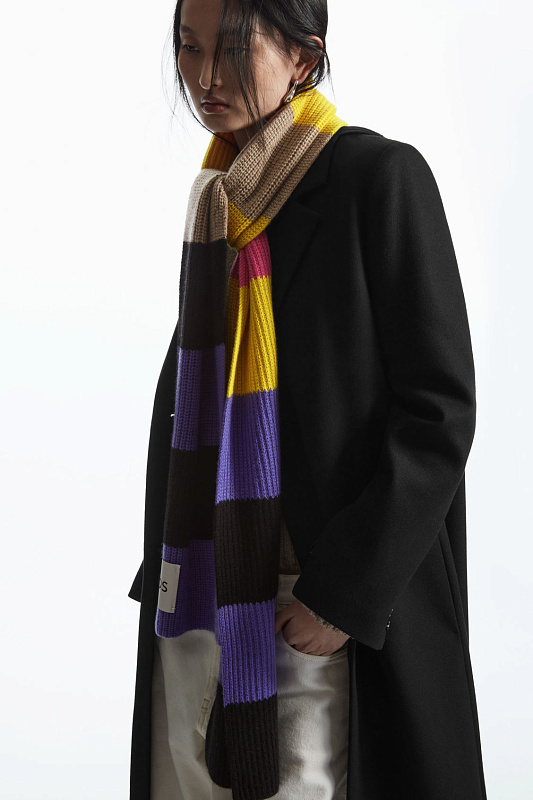 Шарф в полоску COS Шарф в полоску COS