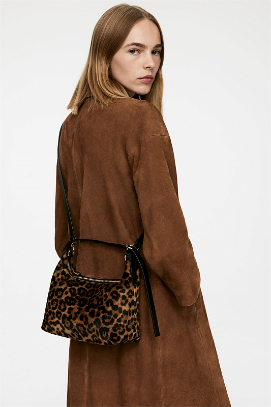 Квадратная кожаная сумка ARKET Квадратная кожаная сумка ARKET