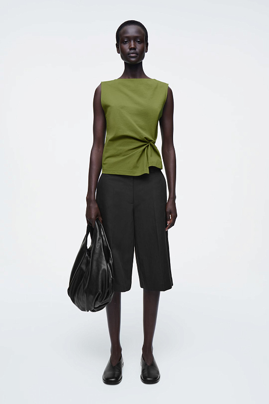 Топ с кручеными деталями COS Топ с кручеными деталями COS