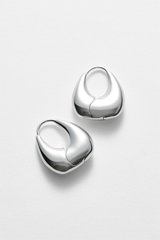 Серьги-кольца в форме колокольчика Серьги-кольца в форме колокольчика