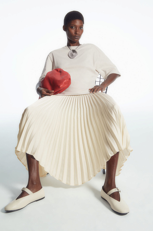 Платье-футболка с плиссированной юбкой COS Платье-футболка с плиссированной юбкой COS