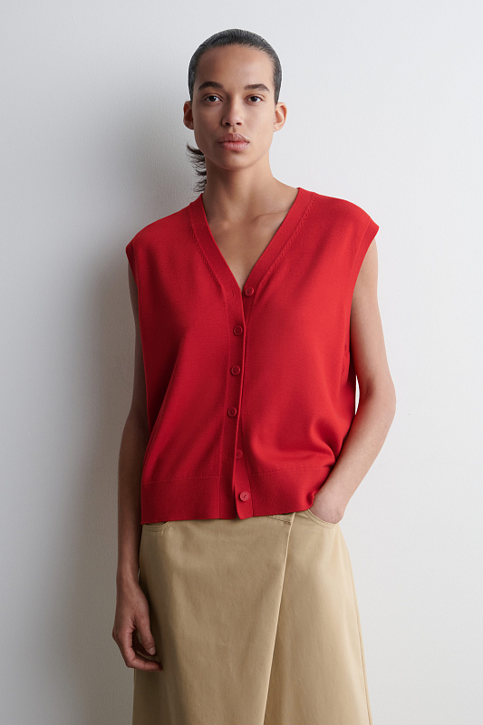 Жилет из мериносовой шерсти с V-образным вырезом Жилет из мериносовой шерсти с V-образным вырезом