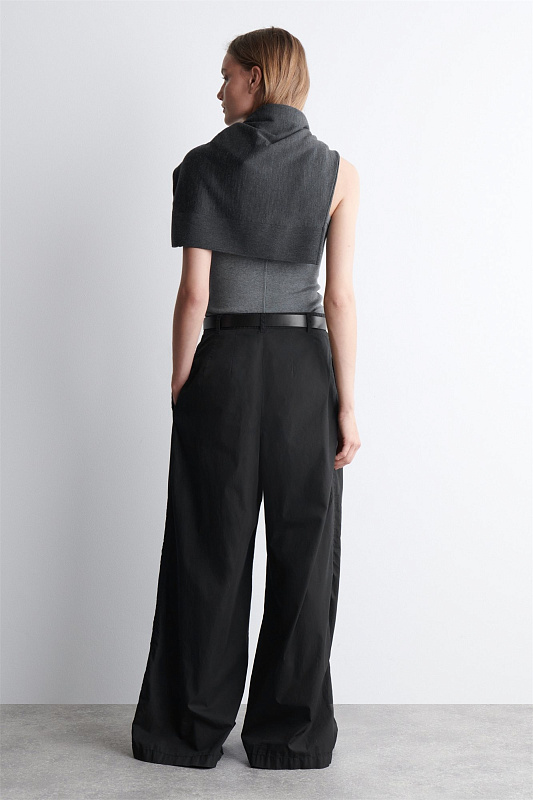 Широкие брюки со складками COS Широкие брюки со складками COS