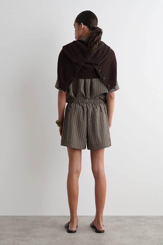 Полосатые шорты из сирсакера COS Полосатые шорты из сирсакера COS