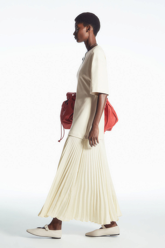 Платье-футболка с плиссированной юбкой Платье-футболка с плиссированной юбкой