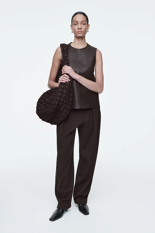 Стеганая сумка кроссбоди oversize COS Стеганая сумка кроссбоди oversize COS