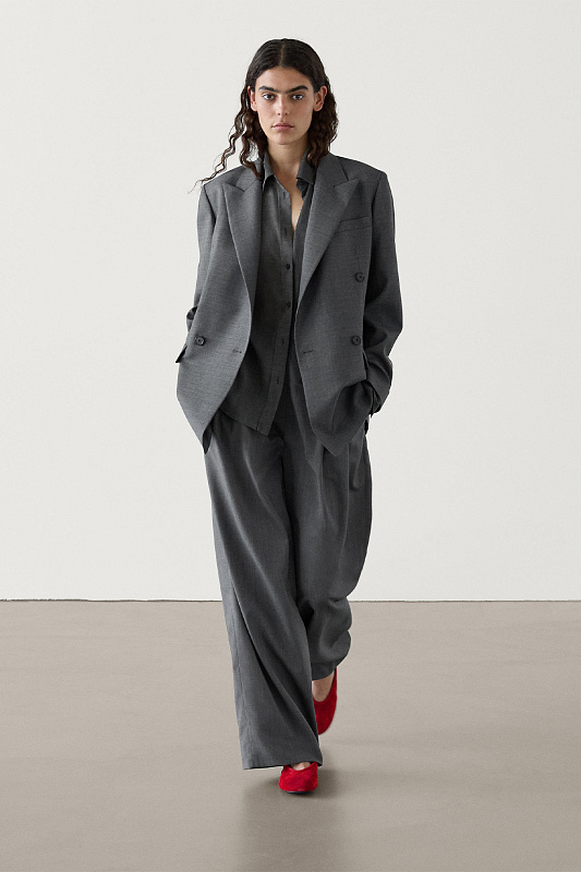 Двубортный пиджак из шерсти Двубортный пиджак из шерсти