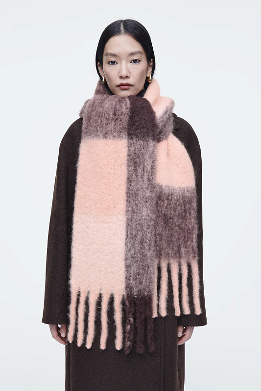 Шарф из мохера с бахромой COS Шарф из мохера с бахромой COS