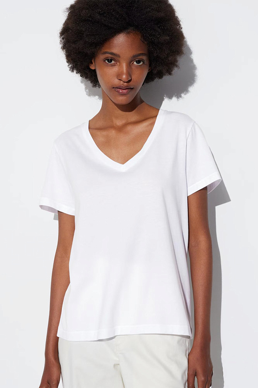 Футболка с V-образным вырезом Футболка с V-образным вырезом